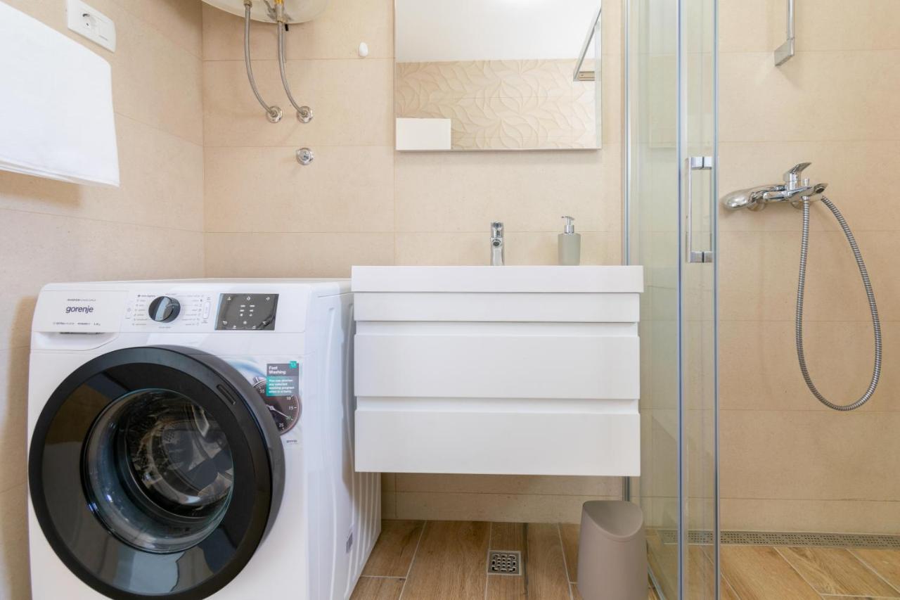 City Apartment 4 & 6 Макарска Екстериор снимка