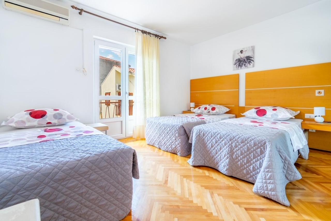 City Apartment 4 & 6 Макарска Екстериор снимка